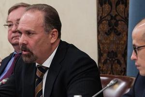 Михаил Мень ответил на вопросы россиян в Общественной палате РФ