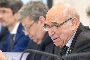 Потери снижаются, проблемы остаются. В Совете Федерации обсуждали энергетические тарифы