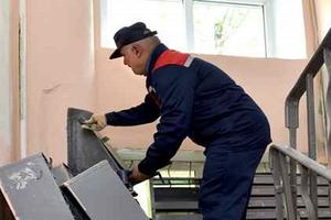 Порядка 700 руб с квартиры могут брать в области ежегодно за ремонт подъезда