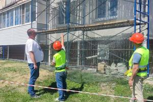 Депутаты проверили ход капитального ремонта фасадов в Кашире
